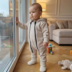 KAZUM Kombinezon z ocieplanej dresówki bez stóp + czapka + buciki 56-86 alabaster beige