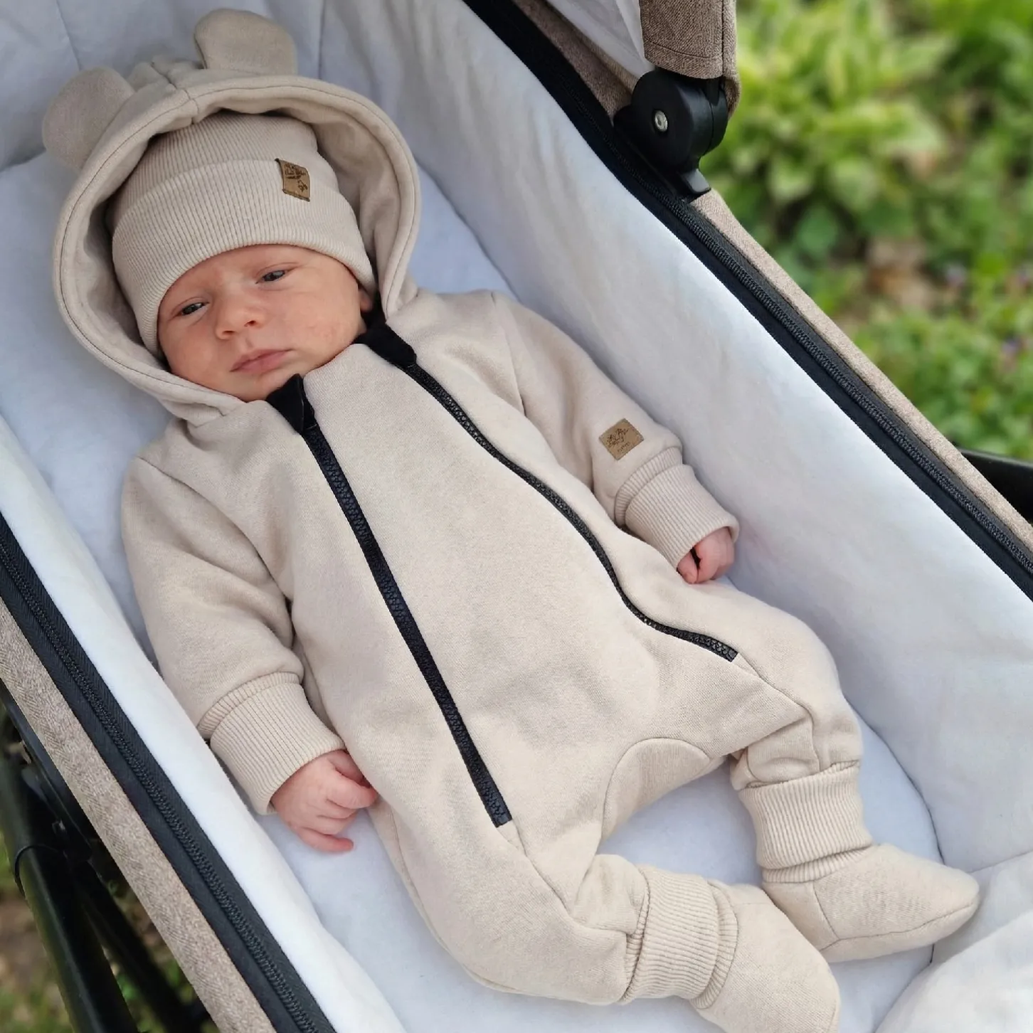 KAZUM Kombinezon z ocieplanej dresówki bez stóp + czapka + buciki 56-86 alabaster beige