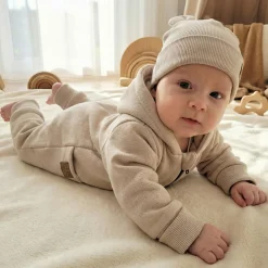 KAZUM Kombinezon z ocieplanej dresówki bez stóp + czapka beige latte 56-86