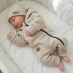 KAZUM Kombinezon z ocieplanej dresówki bez stóp + czapka beige latte 56-86