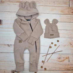 KAZUM Kombinezon z ocieplanej dresówki bez stóp + czapka cappuccino 56-86