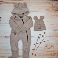 KAZUM Kombinezon z ocieplanej dresówki bez stóp + czapka cappuccino 56-86