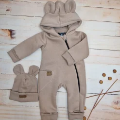 KAZUM Kombinezon z ocieplanej dresówki bez stóp + czapka cappuccino 56-86