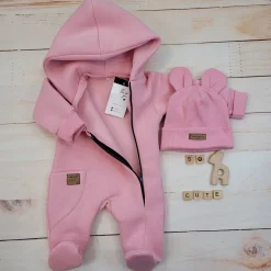 KAZUM Kombinezon z ocieplanej dresówki + czapka blush 56-86