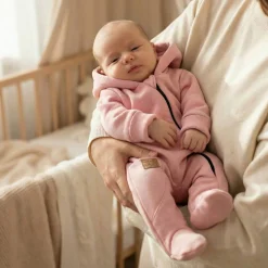 KAZUM Kombinezon z ocieplanej dresówki + czapka blush 56-86