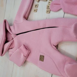 KAZUM Kombinezon z ocieplanej dresówki + czapka blush 56-86