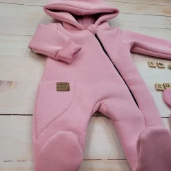 KAZUM Kombinezon z ocieplanej dresówki + czapka blush 56-86