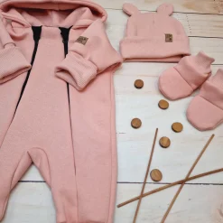 KAZUM Kombinezon z ocieplanej dresówki bez stóp + czapka + buciki coral pink 56-86