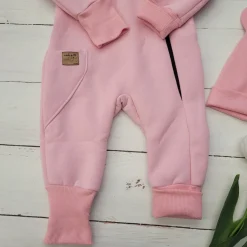 KAZUM Kombinezon z ocieplanej dresówki bez stóp + czapka blush 56-86