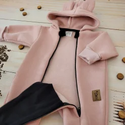 KAZUM Kombinezon z ocieplanej dresówki powder pink 56-86