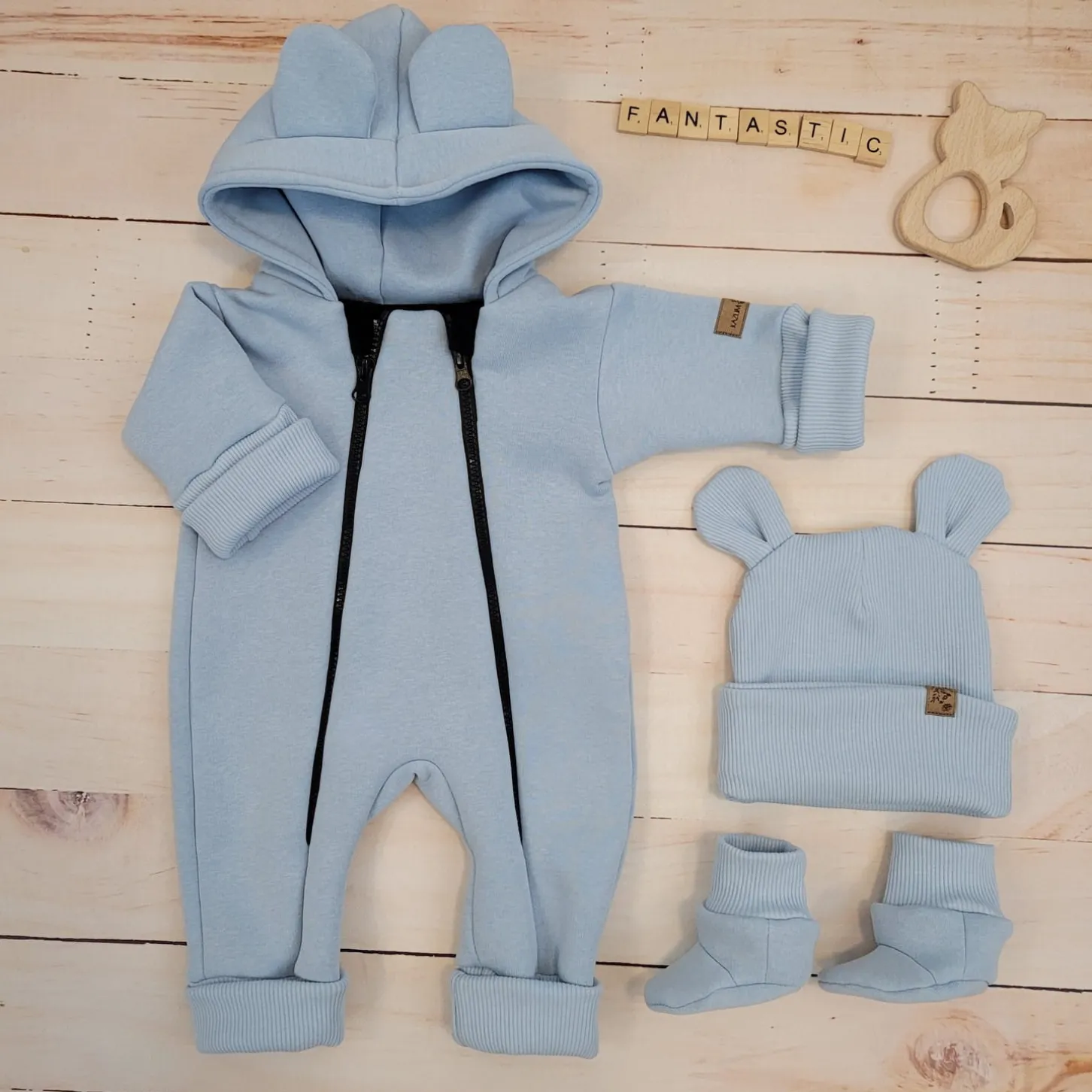 KAZUM Kombinezon z ocieplanej dresówki bez stóp + czapka + buciki 56-86 crystal blue