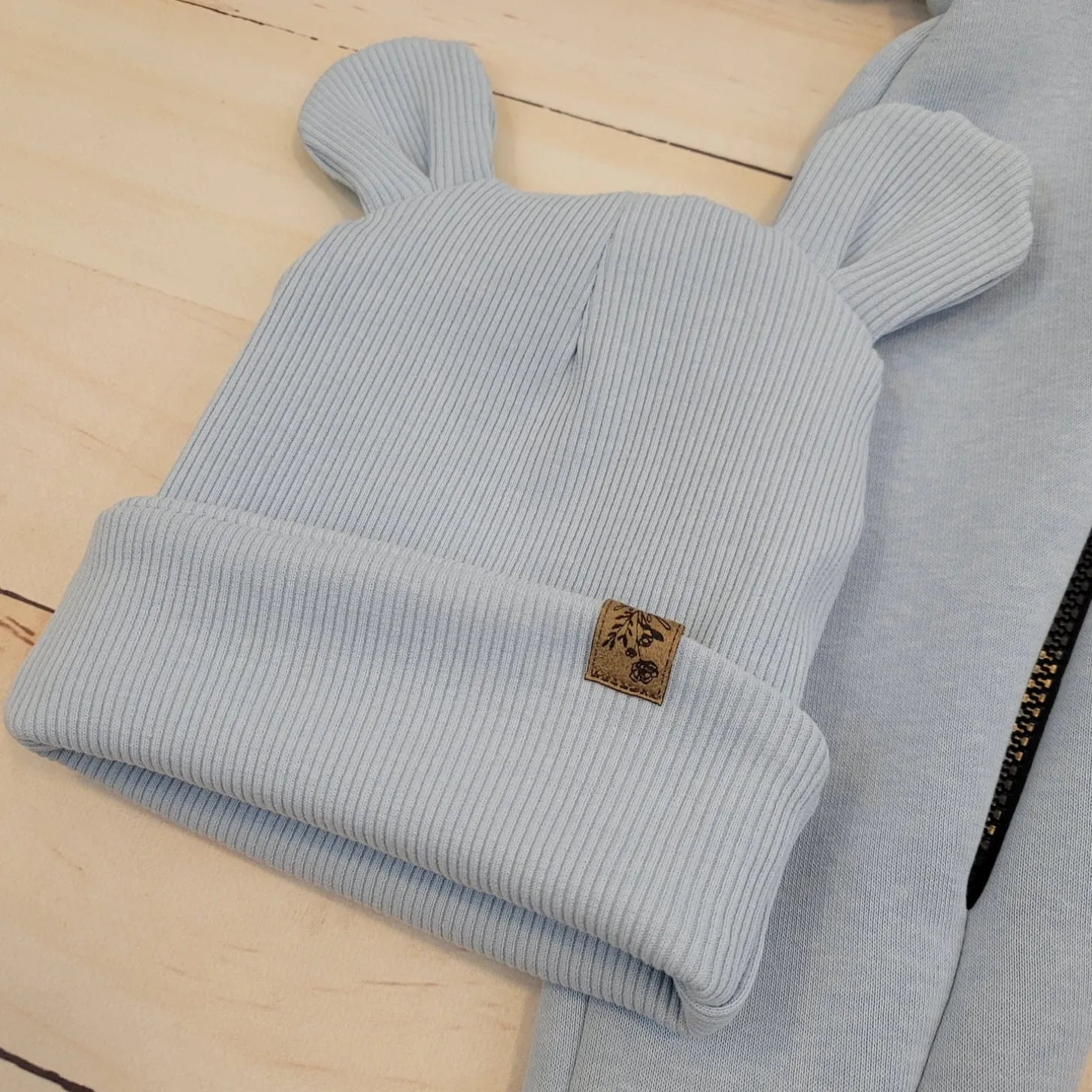 KAZUM Kombinezon z ocieplanej dresówki bez stóp + czapka + buciki 56-86 crystal blue