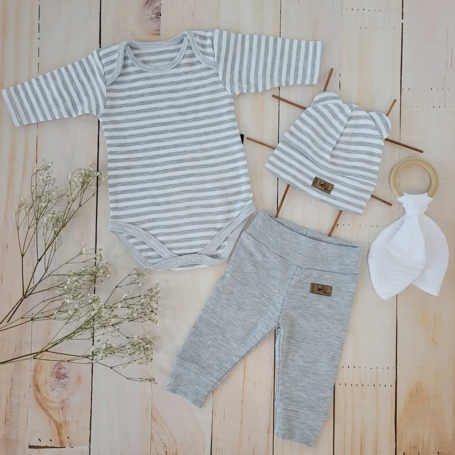 KAZUM Komplet niemowlęcy: body + spodnie + czapka z uszkami stripes ostatnie sztuki 56-86