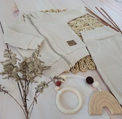 KAZUM Prążkowany komplet dres bluza bez kaptura + spodnie beige latte ostatnie sztuki 56, 68, 74