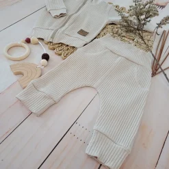 KAZUM Prążkowany komplet dres bluza bez kaptura + spodnie beige latte ostatnie sztuki 56, 68, 74