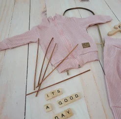 KAZUM Prążkowany komplet dres bluza bez kaptura + spodnie pastel pink ostatnie sztuki 56