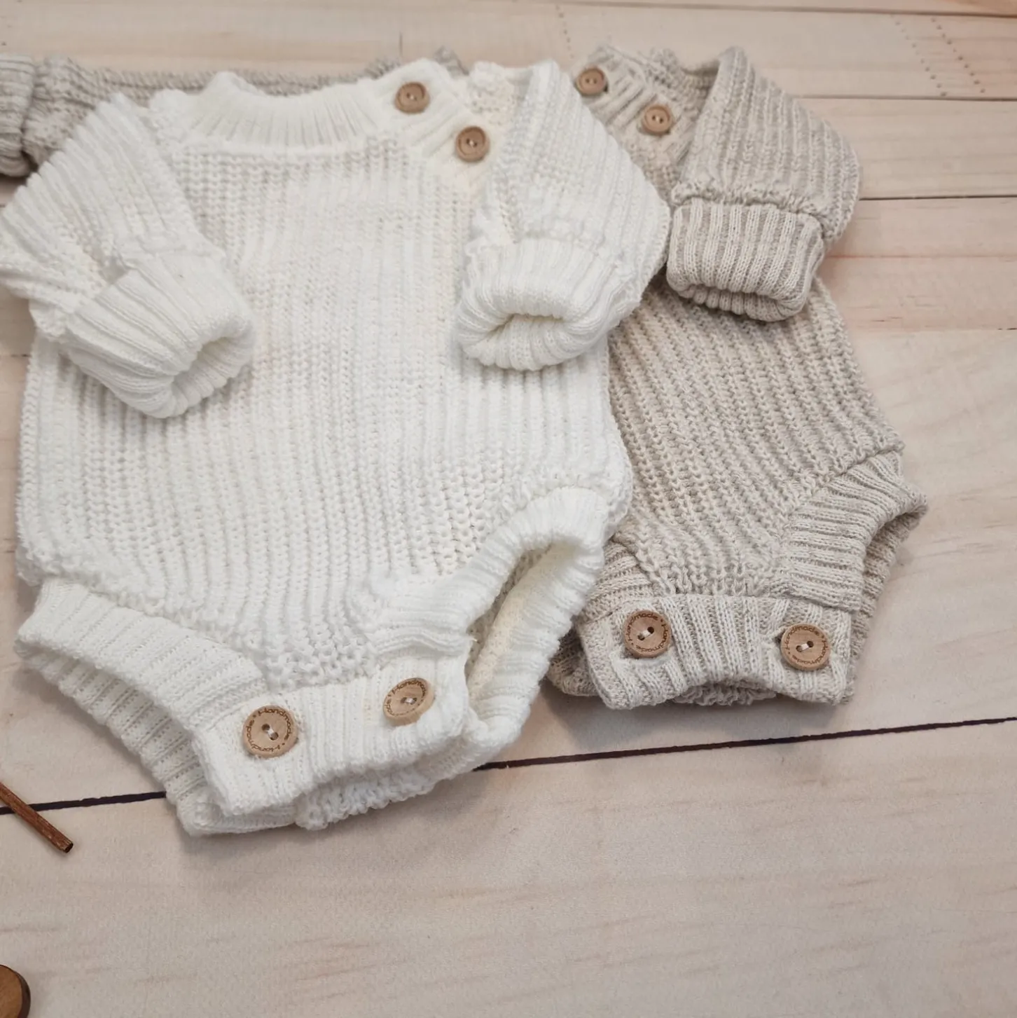 KAZUM Sweterek-body włóczkowe dziergane rosnące z dzieckiem 56-86 coconut