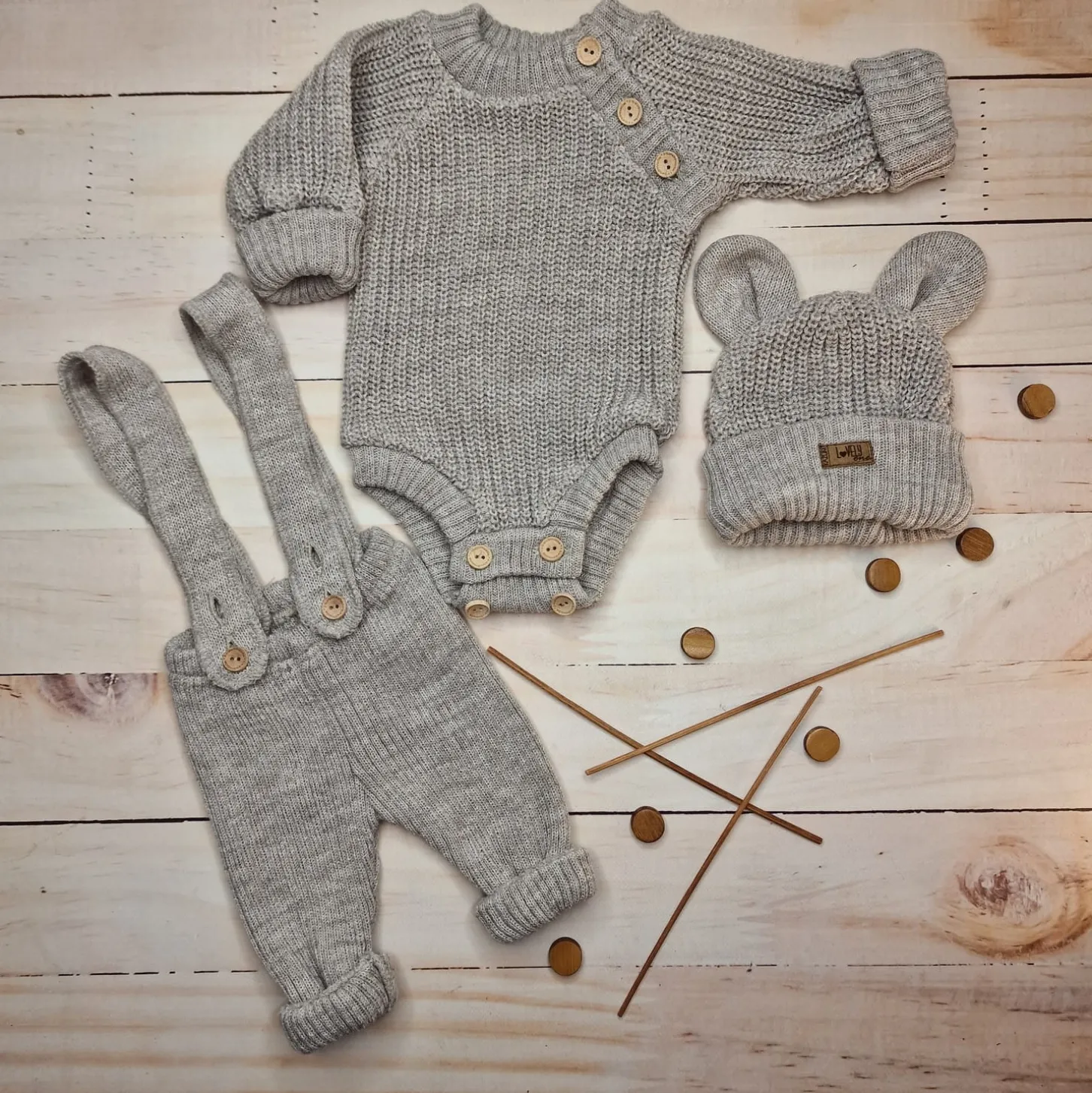 KAZUM Sweterek-body włóczkowe dziergane rosnące z dzieckiem 56-86 hazelnut
