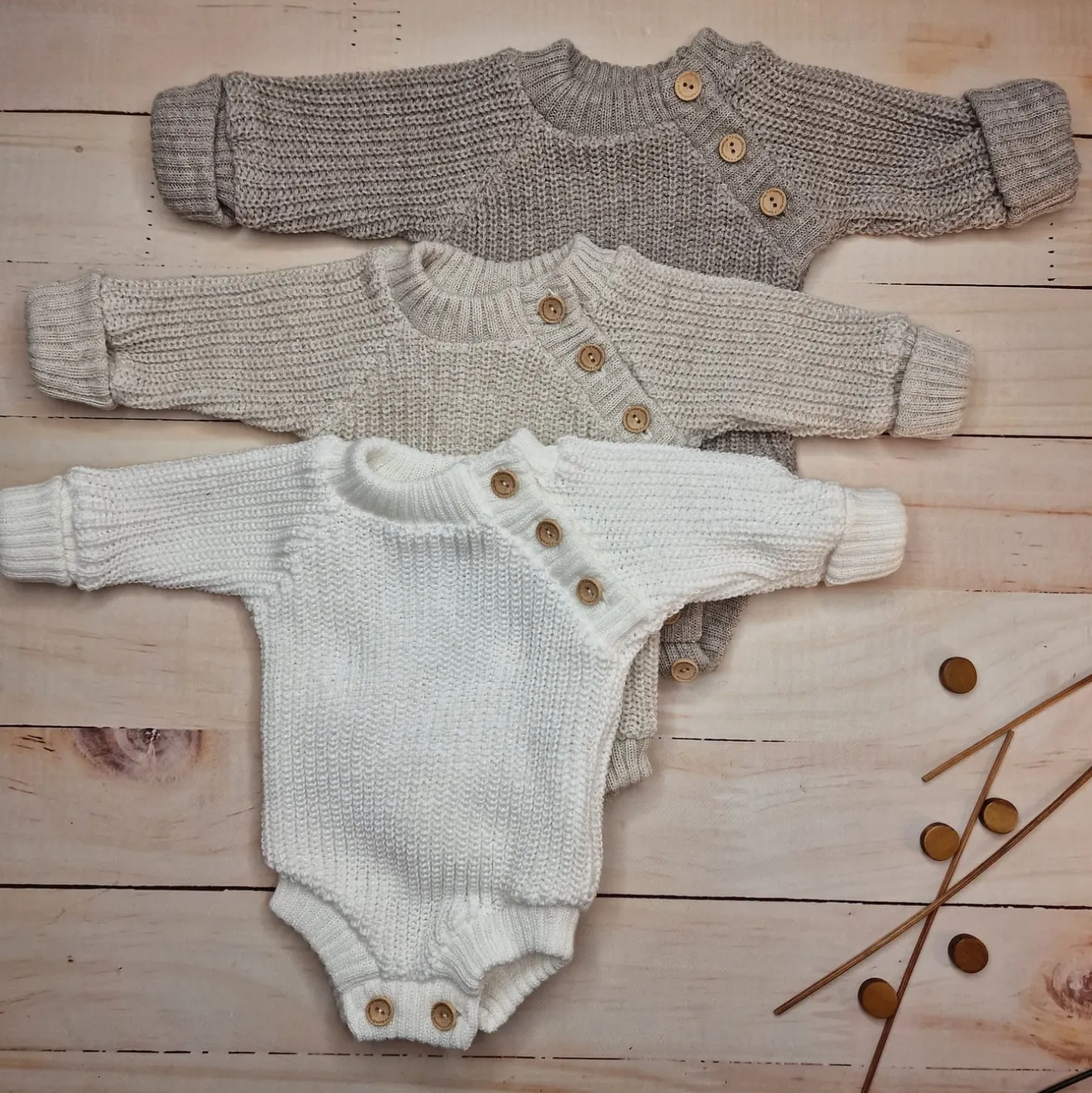 KAZUM Sweterek-body włóczkowe dziergane rosnące z dzieckiem 56-86 hazelnut