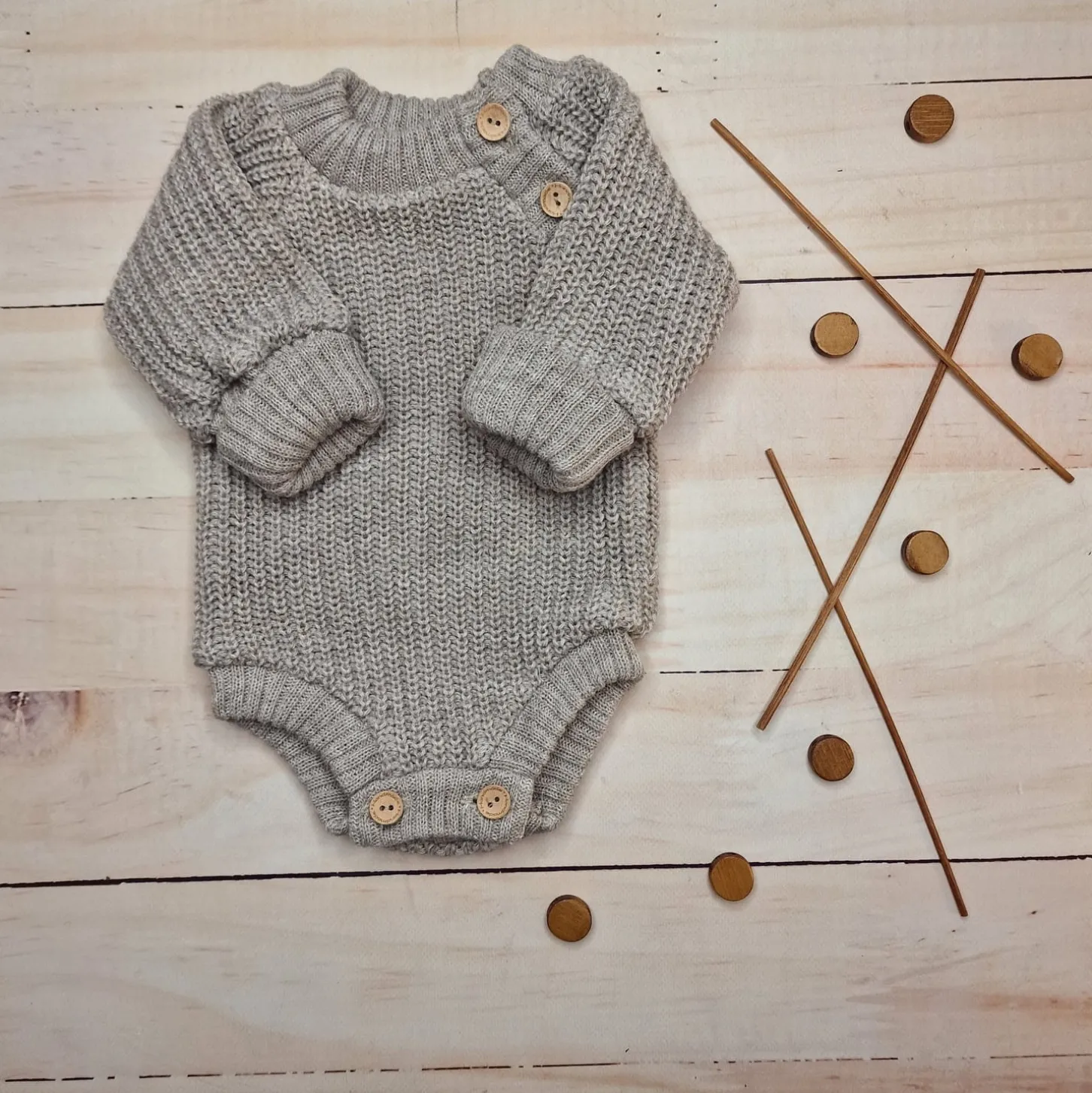 KAZUM Sweterek-body włóczkowe dziergane rosnące z dzieckiem 56-86 hazelnut