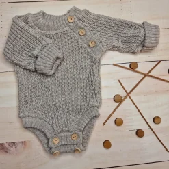KAZUM Sweterek-body włóczkowe dziergane rosnące z dzieckiem 56-86 hazelnut