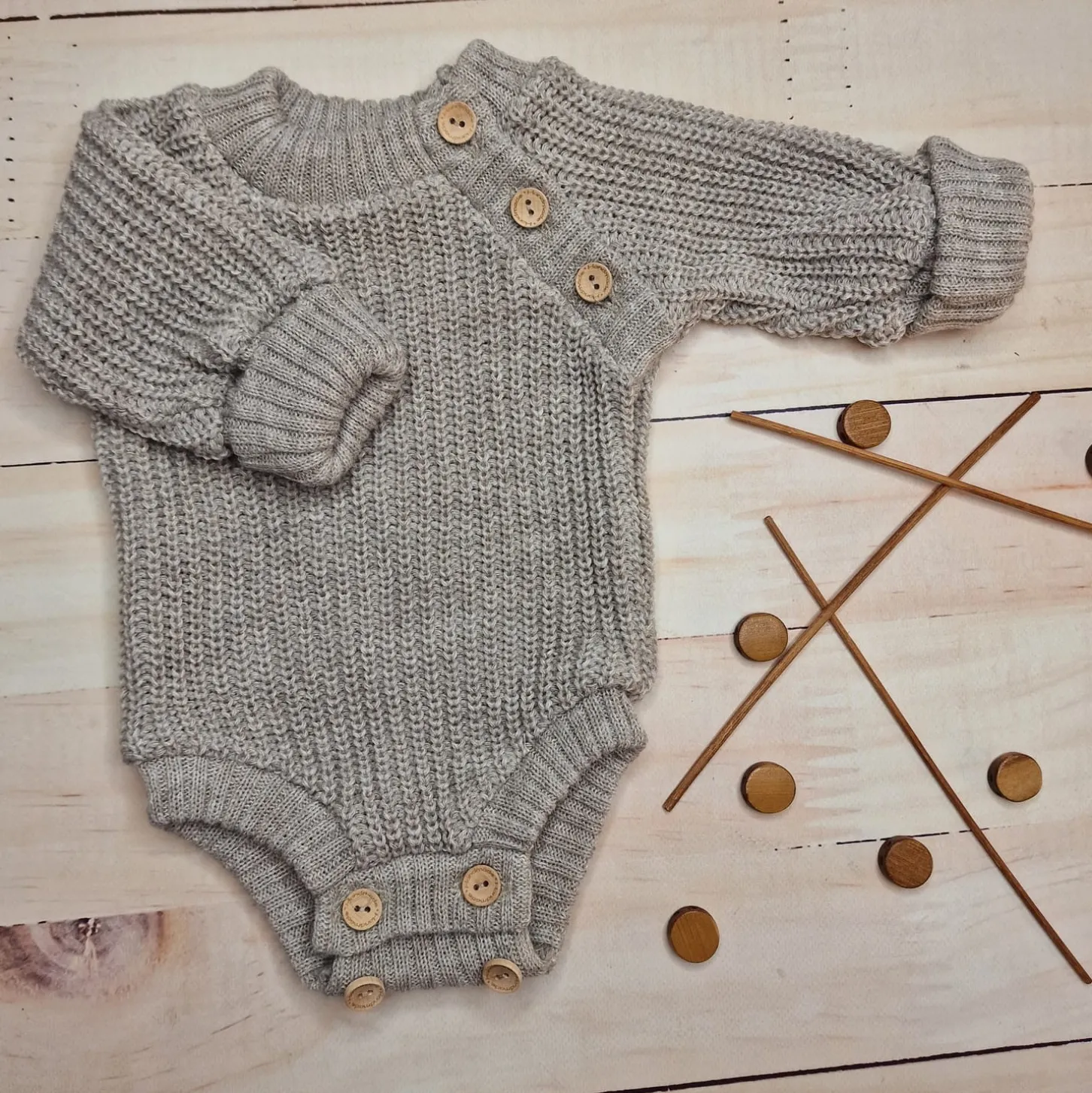 KAZUM Sweterek-body włóczkowe dziergane rosnące z dzieckiem 56-86 hazelnut