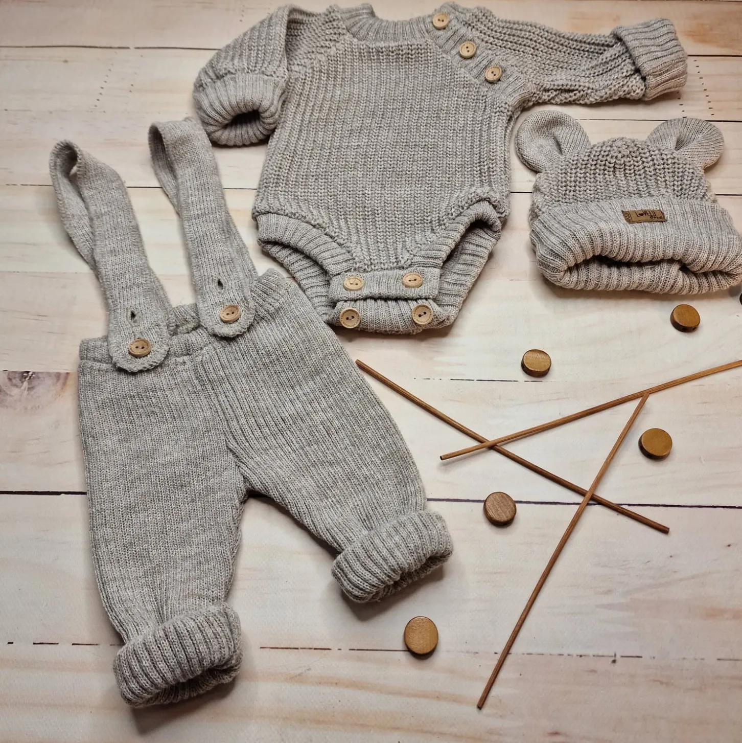 KAZUM Sweterek-body włóczkowe dziergane rosnące z dzieckiem 56-86 hazelnut