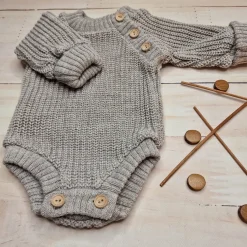 KAZUM Sweterek-body włóczkowe dziergane rosnące z dzieckiem 56-86 hazelnut