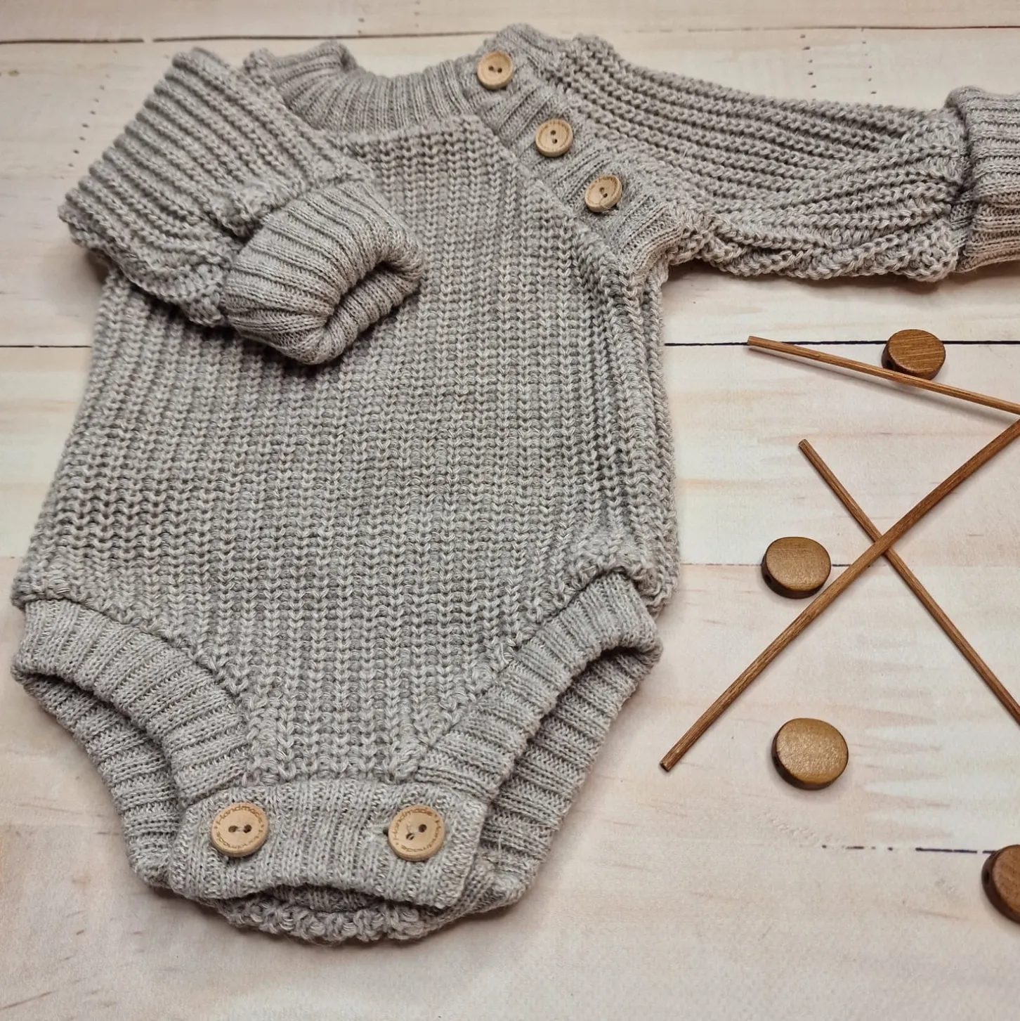 KAZUM Sweterek-body włóczkowe dziergane rosnące z dzieckiem 56-86 hazelnut