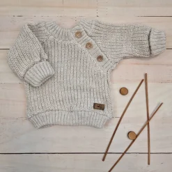 KAZUM Sweterek włóczkowy dziergany ze ściągaczami i guziczkami 56-86 cappuccino