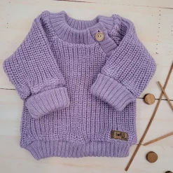 KAZUM Sweterek włóczkowy dziergany ze ściągaczami i guziczkami 56-86 sweet lila