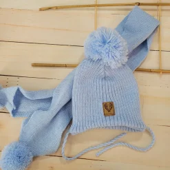 Komplet Czapka zimowa wiązana z pomponem + szalik z pomponami. Kolor błękitny