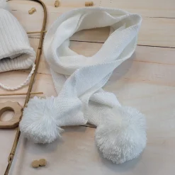 Komplet Czapka zimowa wiązana z pomponem + szalik z pomponami. Kolor biały