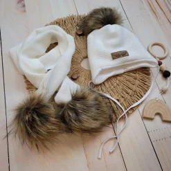 Komplet włóczkowy czapka wiązana z pomponem + szalik, biały