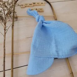 Letnia czapeczka muślinowa wiązana 56-86 błękitna baby blue