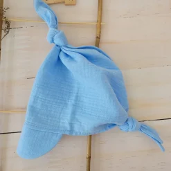Letnia czapeczka muślinowa wiązana 56-86 błękitna baby blue