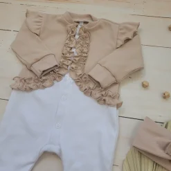 Nowoczesny elegancki pajacyk bawełniany z falbanką+opaska 56-62 beżowy