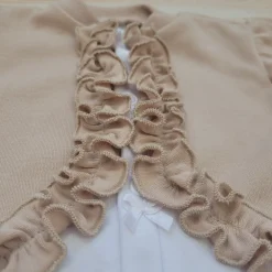 Nowoczesny elegancki pajacyk bawełniany z falbanką+opaska 56-62 beżowy