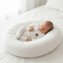 Pajacyk z guzikami + czapka wiązana komplet 2 cz 50-68 biały