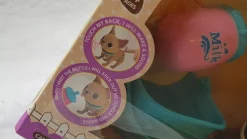 Piesek w koszyczku interaktywny pijący mleko ostatnie sztuki