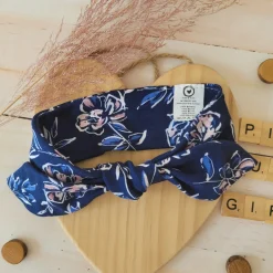 Piękna opaska pin-up dla niemowląt 0-12 miesięcy granatowa w kwiaty