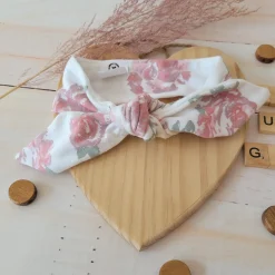 Piękna opaska pin-up dla niemowląt 0-12 miesięcy ecru kwiaty