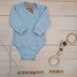 Prążkowane body kopertowe z regulacją, długi rękaw 50-62 błękitny