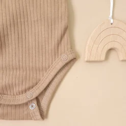 Prążkowane body kopertowe z regulacją, krótki rękaw 50-62 caffe mokka brąz