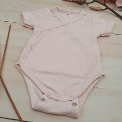Prążkowane body kopertowe z regulacją, krótki rękaw 50-62 bright pink