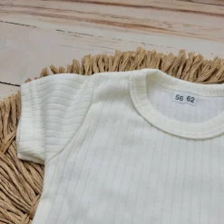 Prążkowane body rosnące wraz z dzieckiem 56-86 ecru krótki rękaw