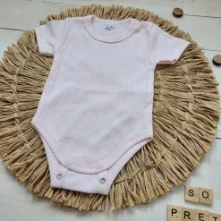Prążkowane body rosnące wraz z dzieckiem 56-86 bright pink krótki rękaw