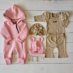 Stylizacja jesienna dla dziewczynki malinowe cappuccino