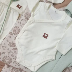 Stylizacja jesienno-wiosenna miętowo-brązowa