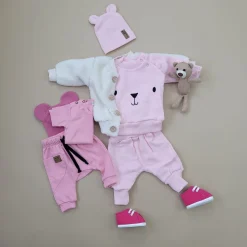 Stylizacja wiosenna dla dziewczynki jak pąki róży